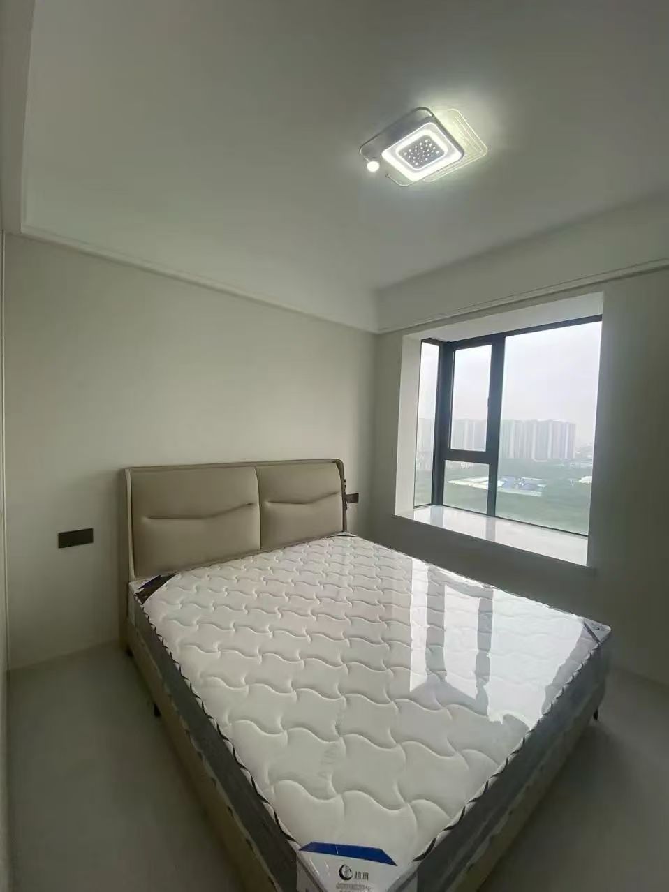 满庭春对面，仙桃晓学新三中，电梯精装2房，好楼层，视野采光好