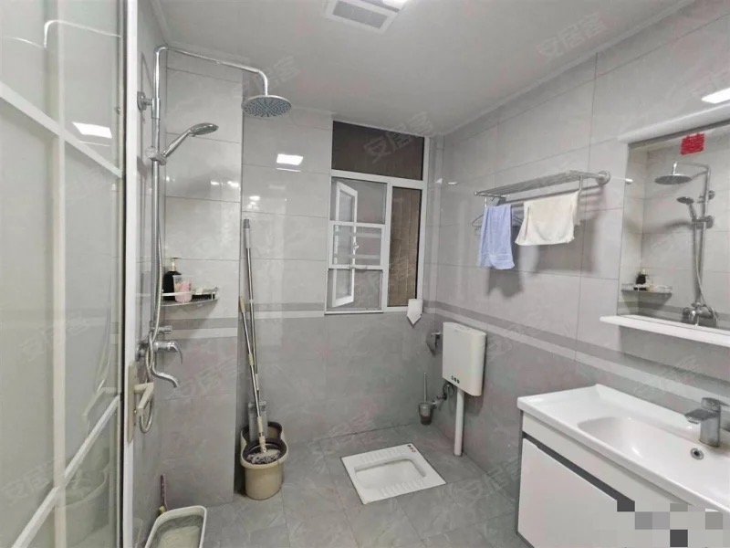 城南，沔阳公馆，精装大三房，电梯好楼层20楼，东边户，装修9.9成新，证满二