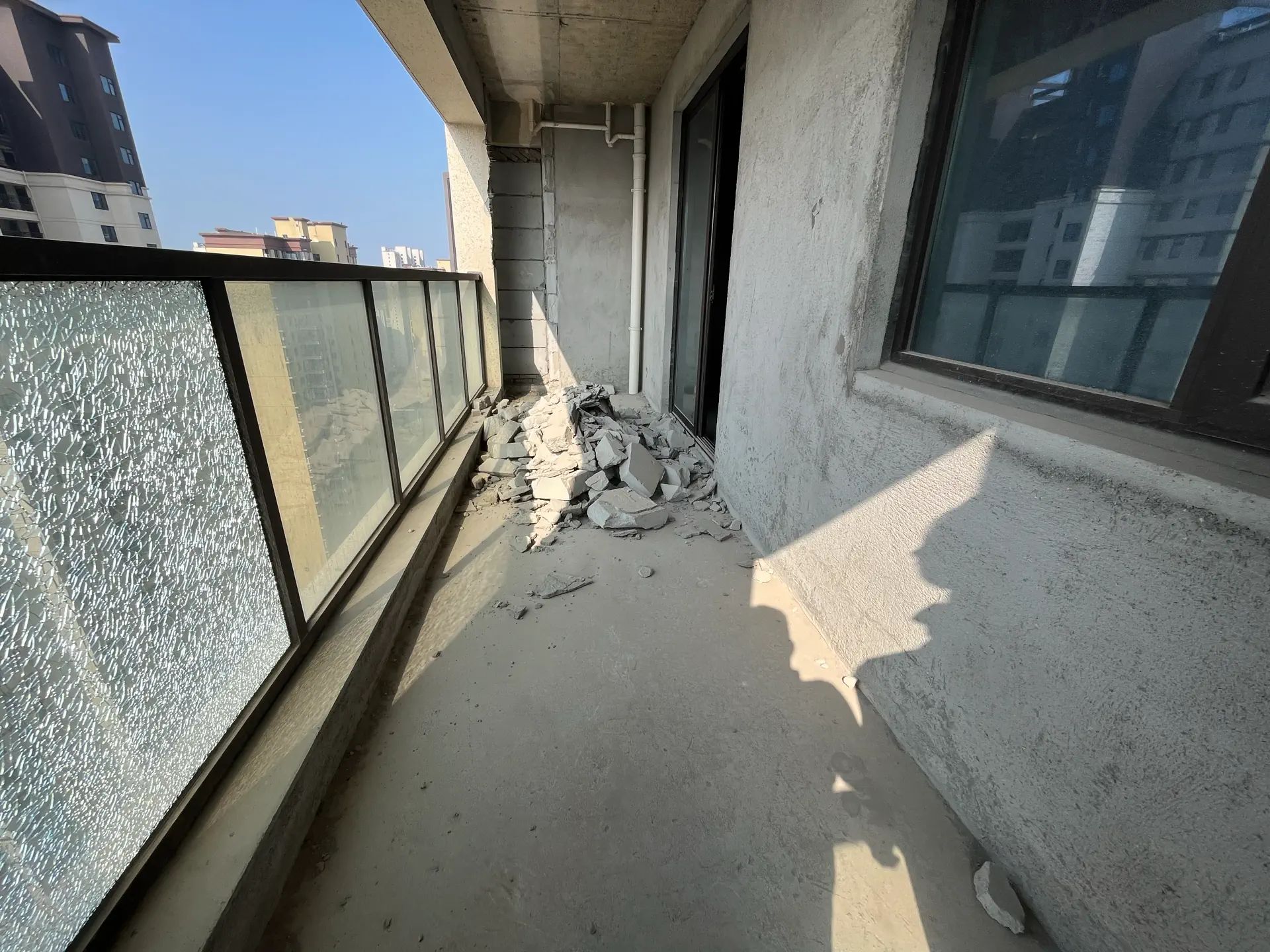 城南，锦绣江山望府，边户，毛坯三房，73万带车位，好楼层，证满二