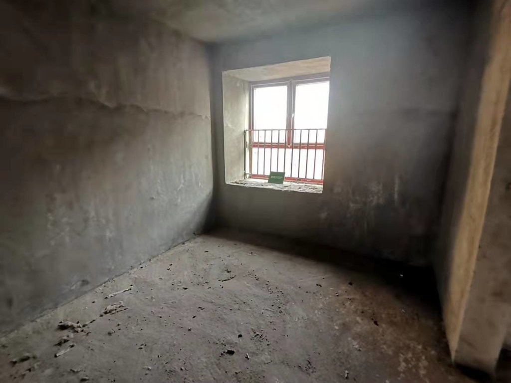 新八中旁.沔阳学府园.毛坯三房.诚意出售.