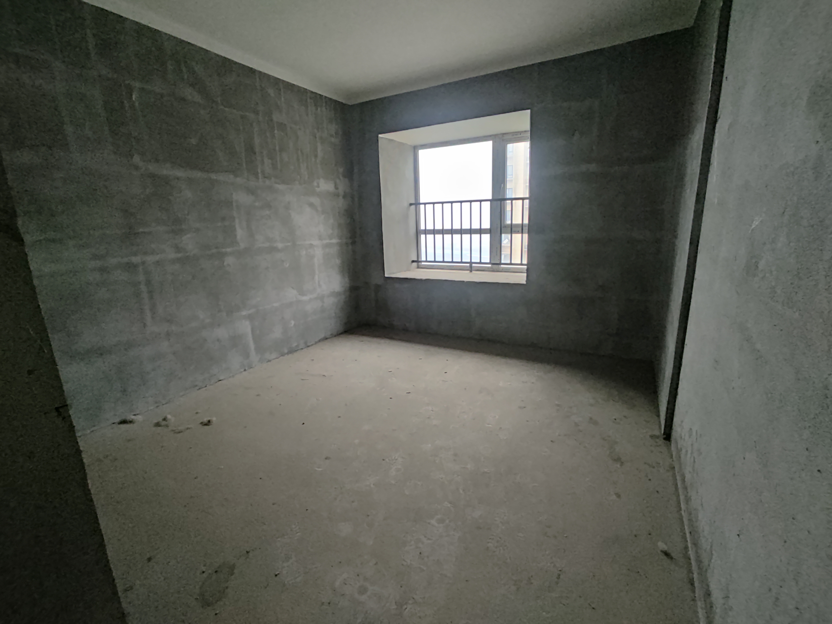 森林国际毛坯大四房.南北通透双阳台.看房方便