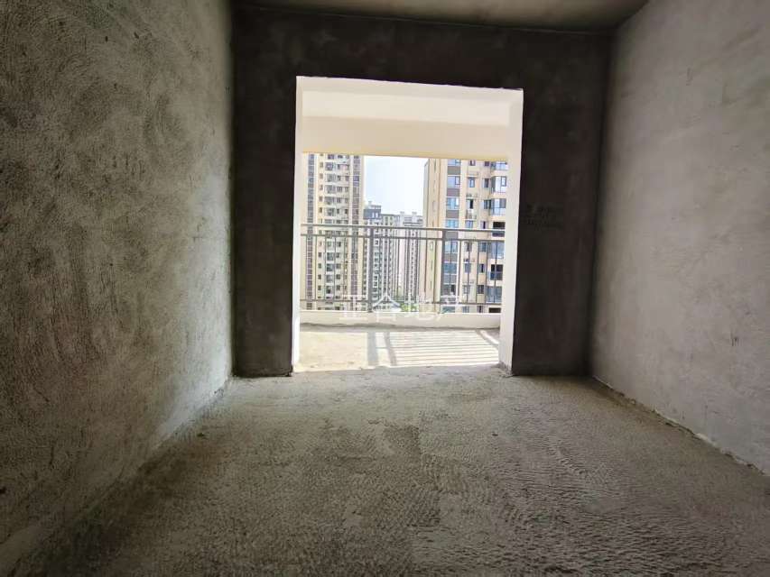 城南，朝阳丽景，稀缺两房，房东亏本出售，电梯中间楼层13楼