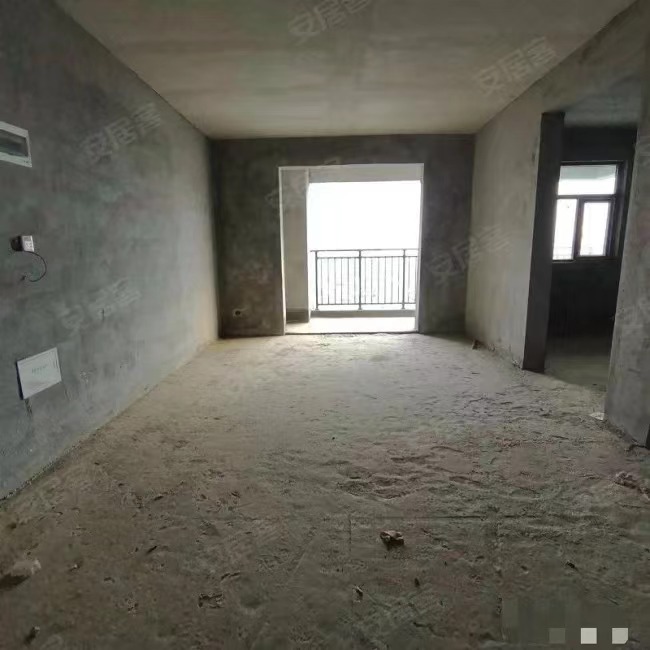 311，捡漏！房东急售，风和日丽，4房​，单价4500，送车位，电梯好楼层，采光好