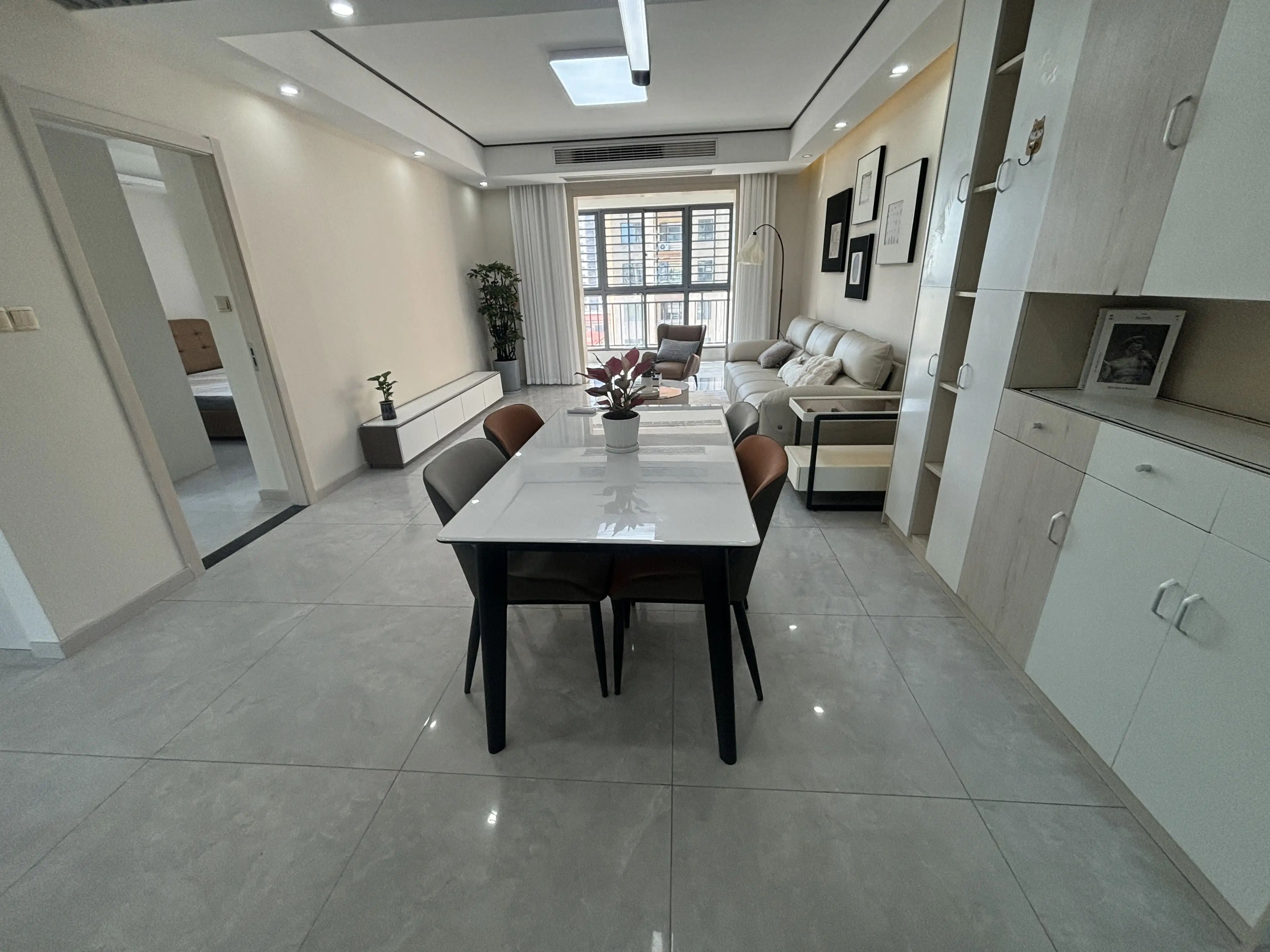 城南荣怀，小高层，精装三房二卫，中间楼层