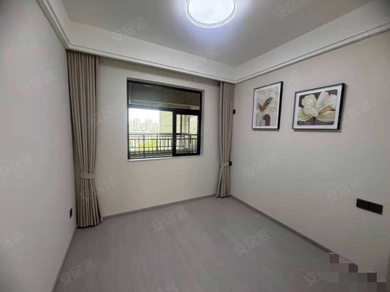 城南，沔街，御湖世家，全新精装三房两卫，湖景房，电梯7楼，老证