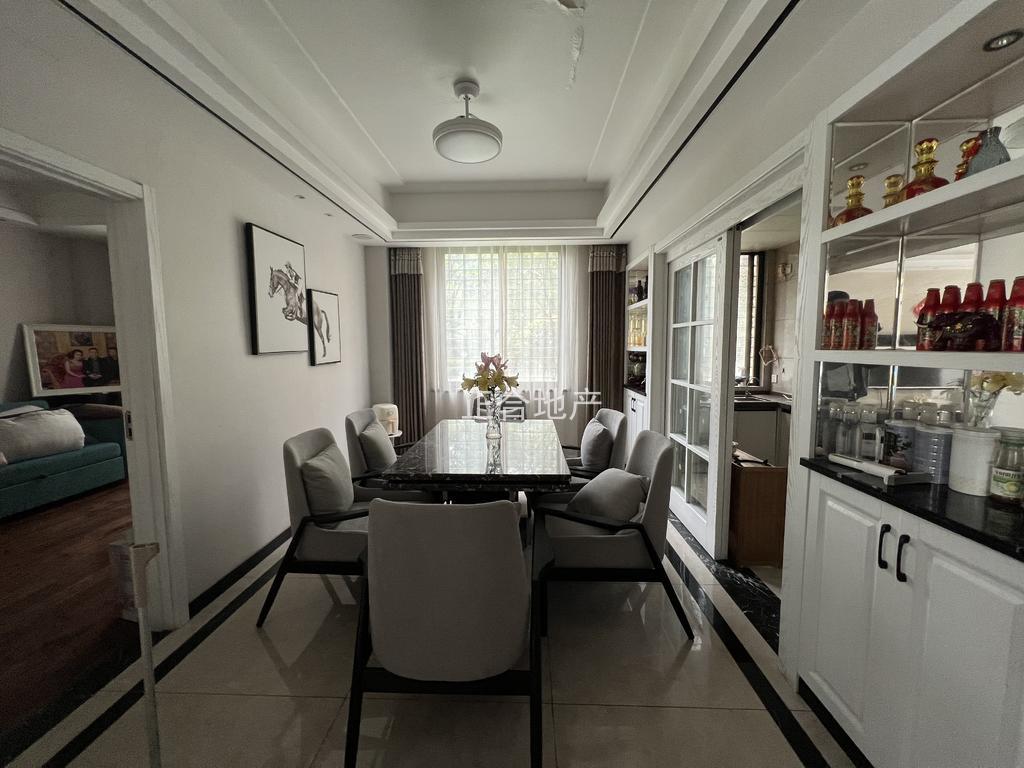 上林仙苑，花园面积300平（全市为一），全屋品牌装修，大金空调，全屋地暖等，满五，送车位