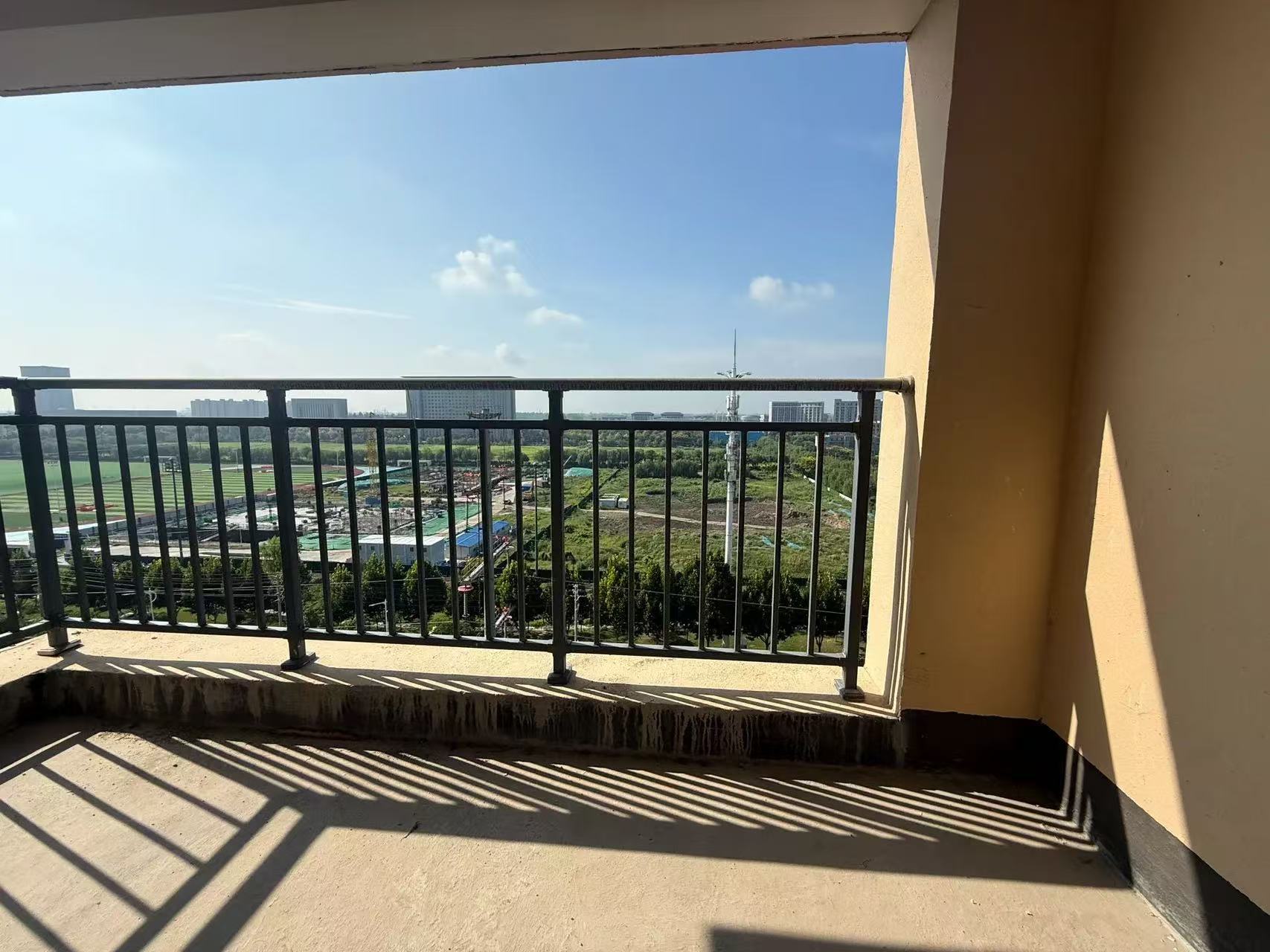 降价了，城南，荣怀次新小区，电梯小高层，好楼层电梯12楼，证满二