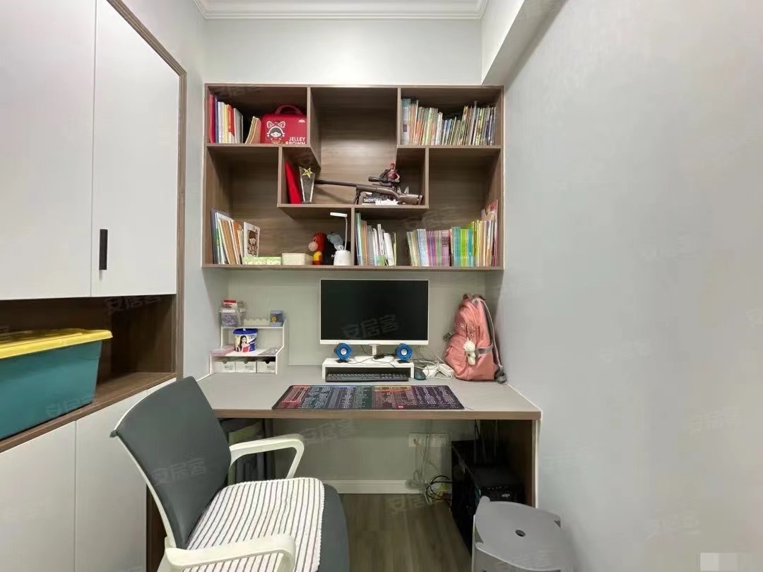 94，康湾一品,，精装三房，毛坯价格！​9.9成新，证满二，南北通透，手慢无