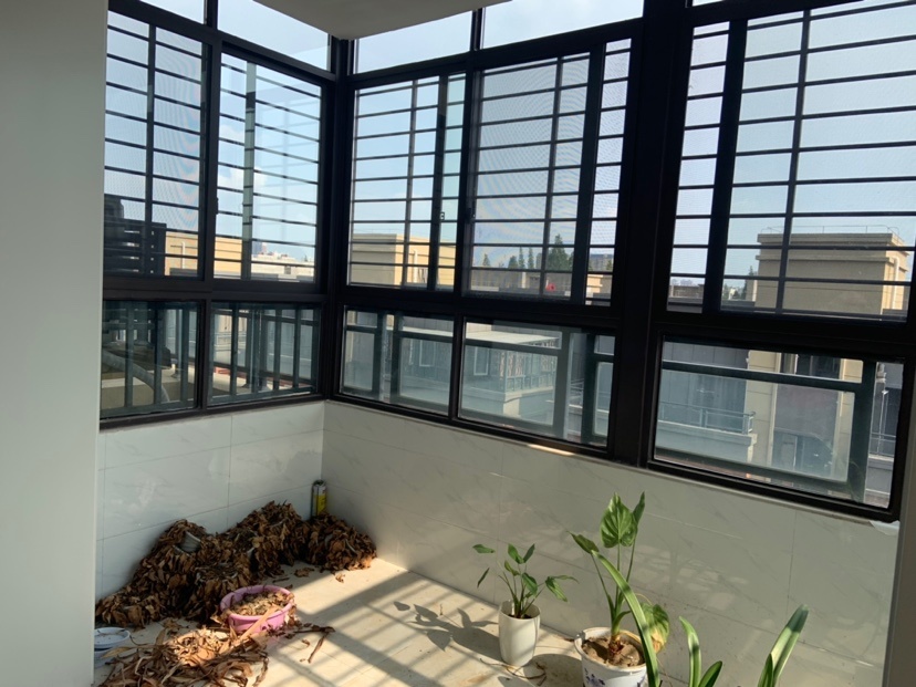 捡漏，降价了，绿地洋房，带的露台，三房二一卫，证满二