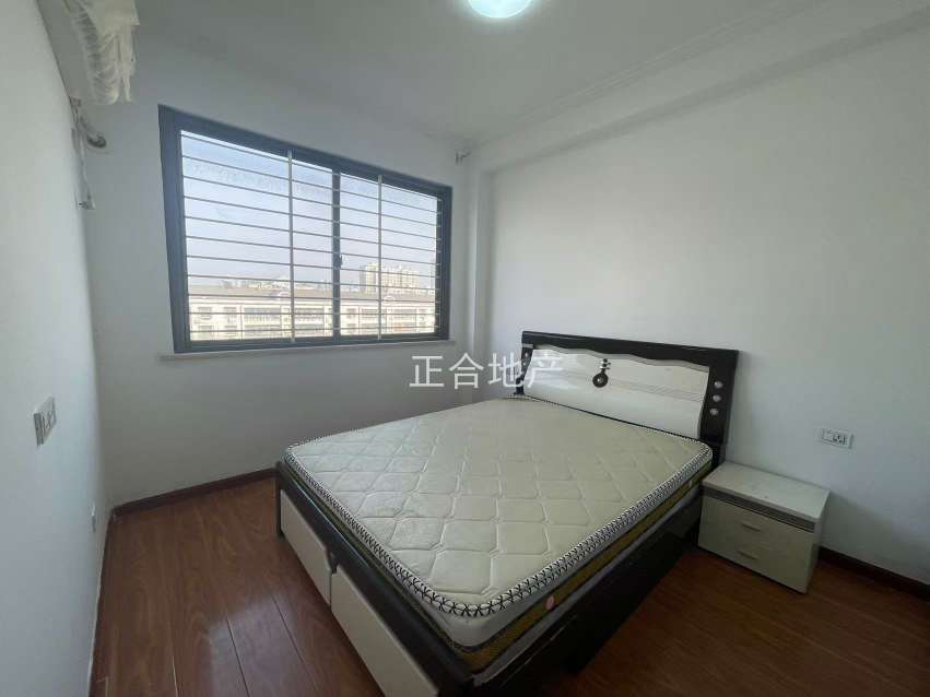 急售，降价了，城西，单价3984，精装三房电梯房，小高层，楼层好。证满二