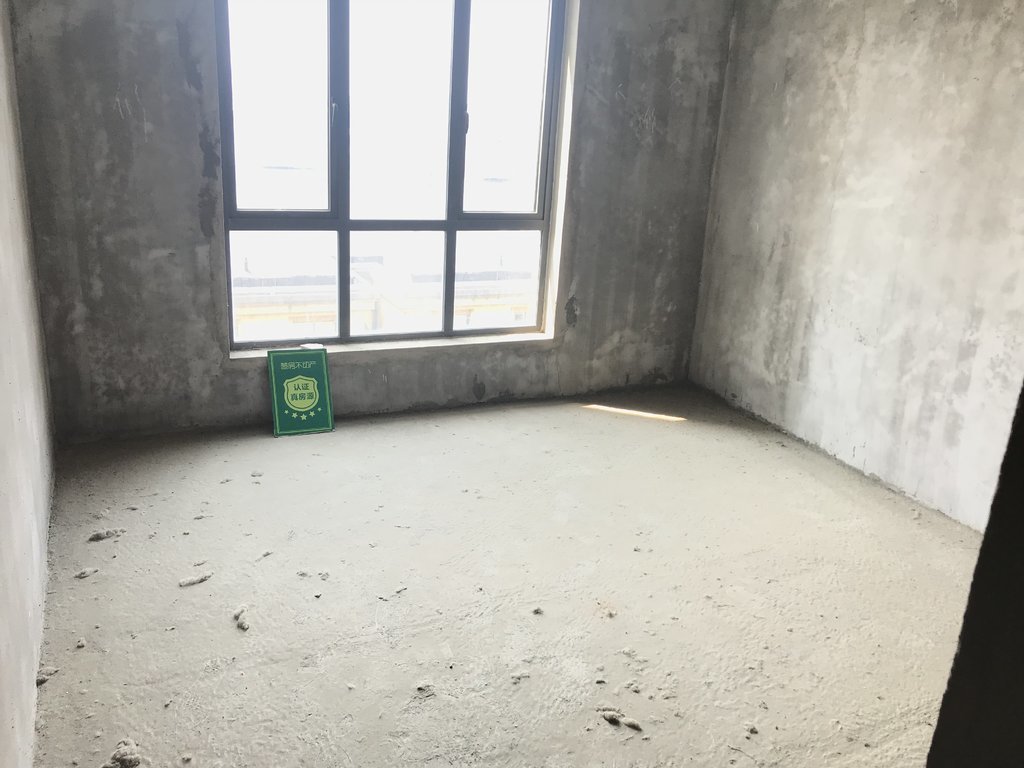 绿地华庭傲城电梯好楼层！毛坯大4房优质楼盘生活宜居