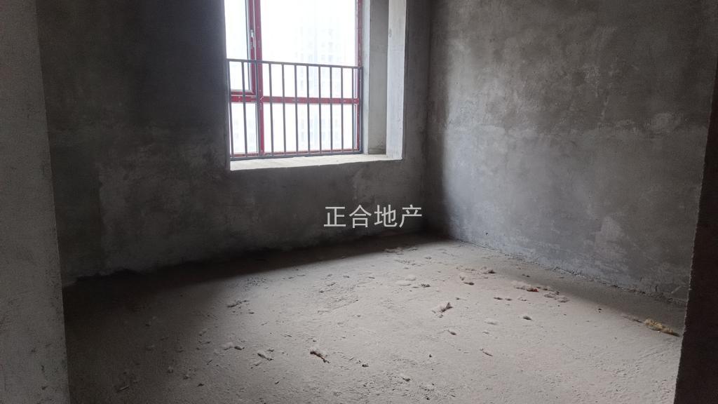 捡漏，亏本出售，风和日丽，毛坯4房，单价5000送车位，边户，电梯好楼层11楼，证满二