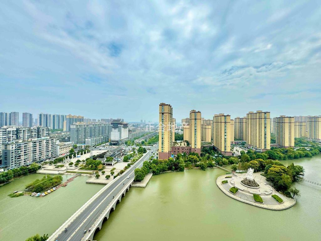 降价了，城南，元泰B1大平层 1梯1户，湖景房，单价4400， 10米长阳台 看仙女湖，电梯好楼层 ，捡漏，亏本出售