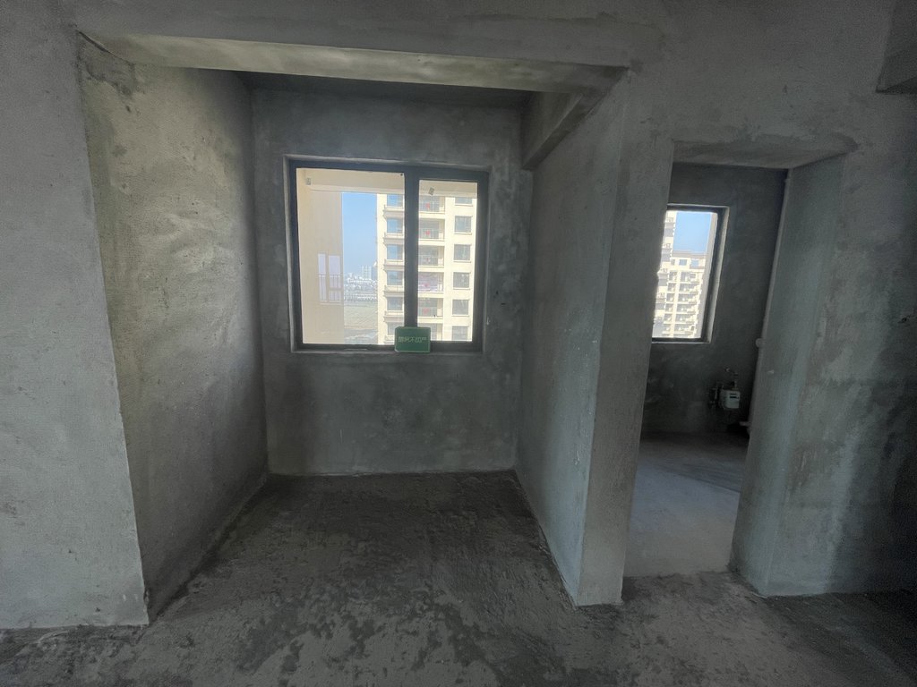 荣怀.极地世家.毛坯边户.中间楼层.看房方便