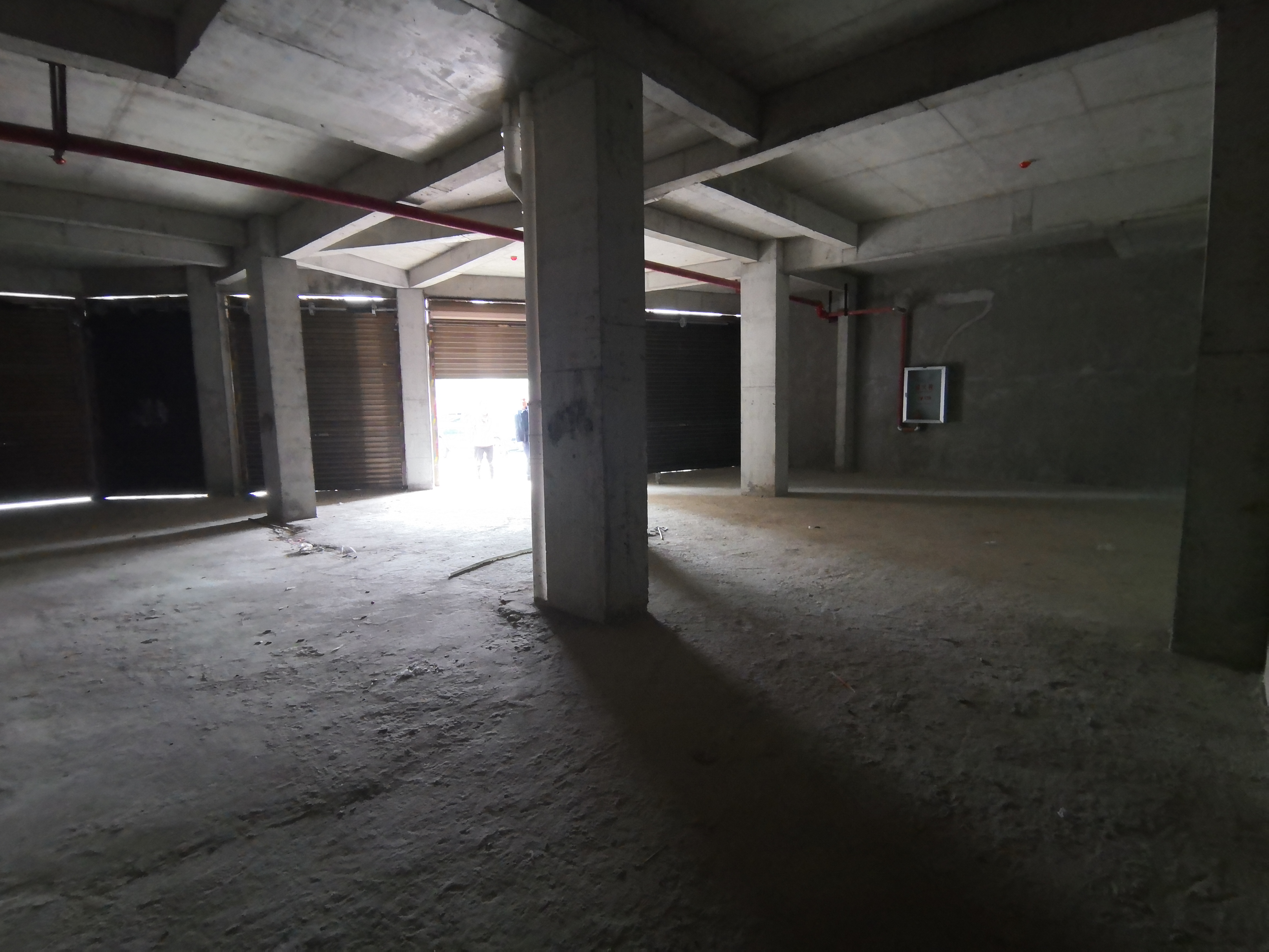 商铺出租：时代天骄南大门位置不消多说的四杆154平限业态