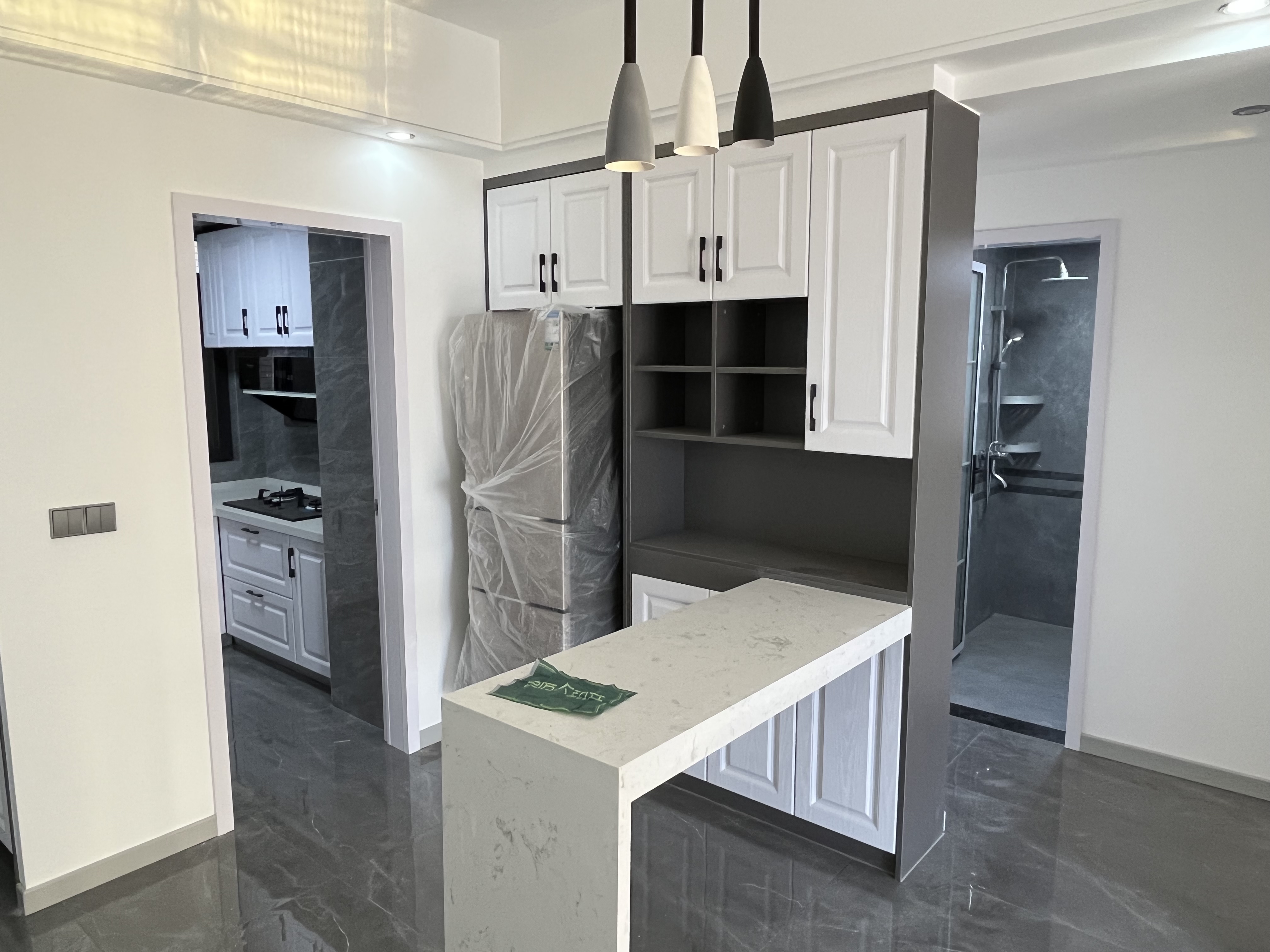 新天地国际广场全新装修楼层 自住都可以下楼就可以吃喝玩乐