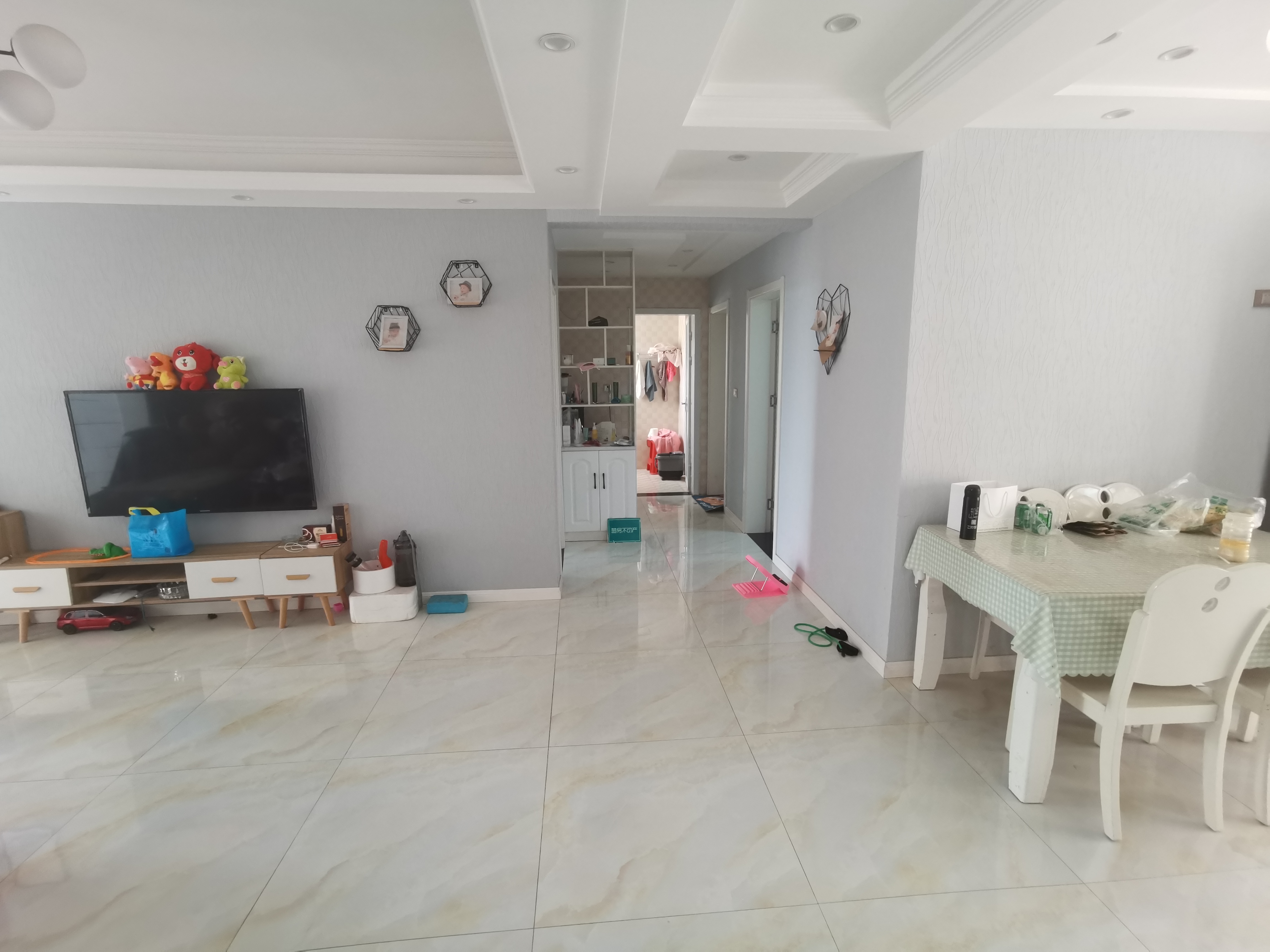 满庭春精装大三房，证满2年，业主诚心卖，价格可谈