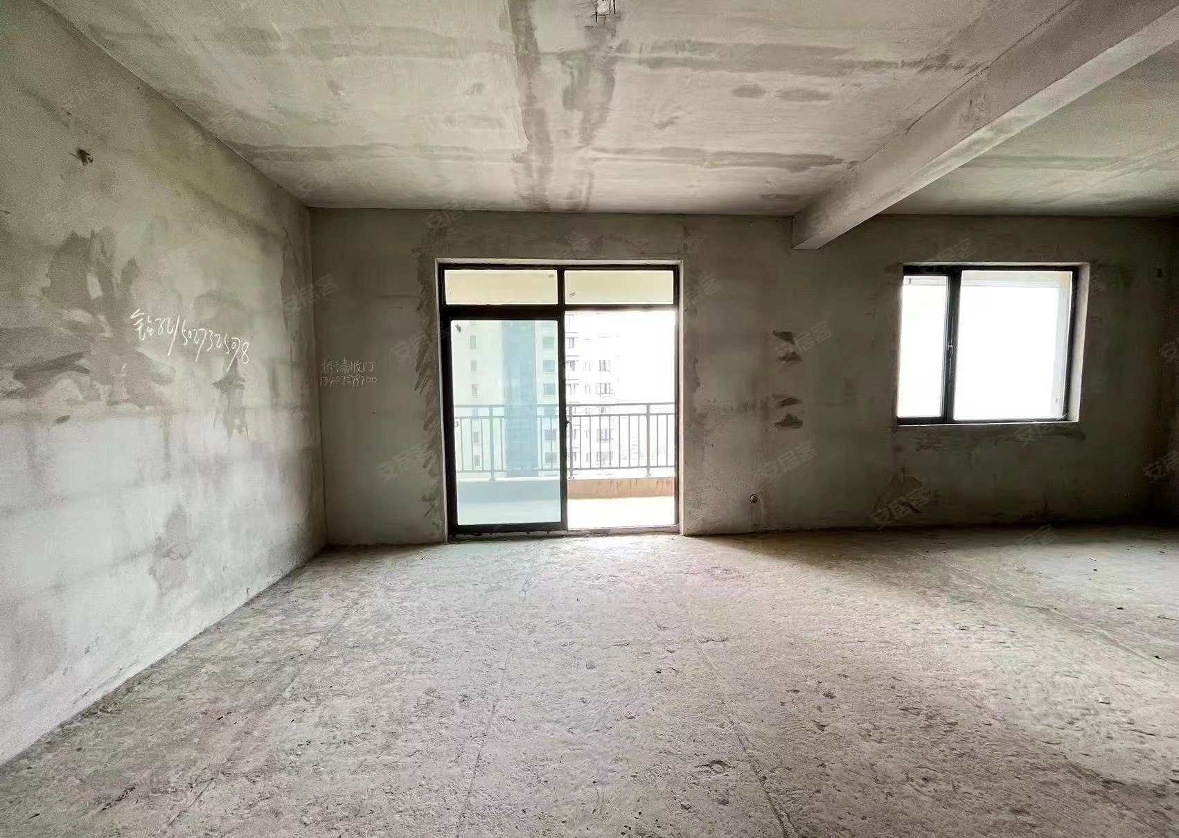 荣怀，急售小高层，中间楼层，三开间朝南，采光好