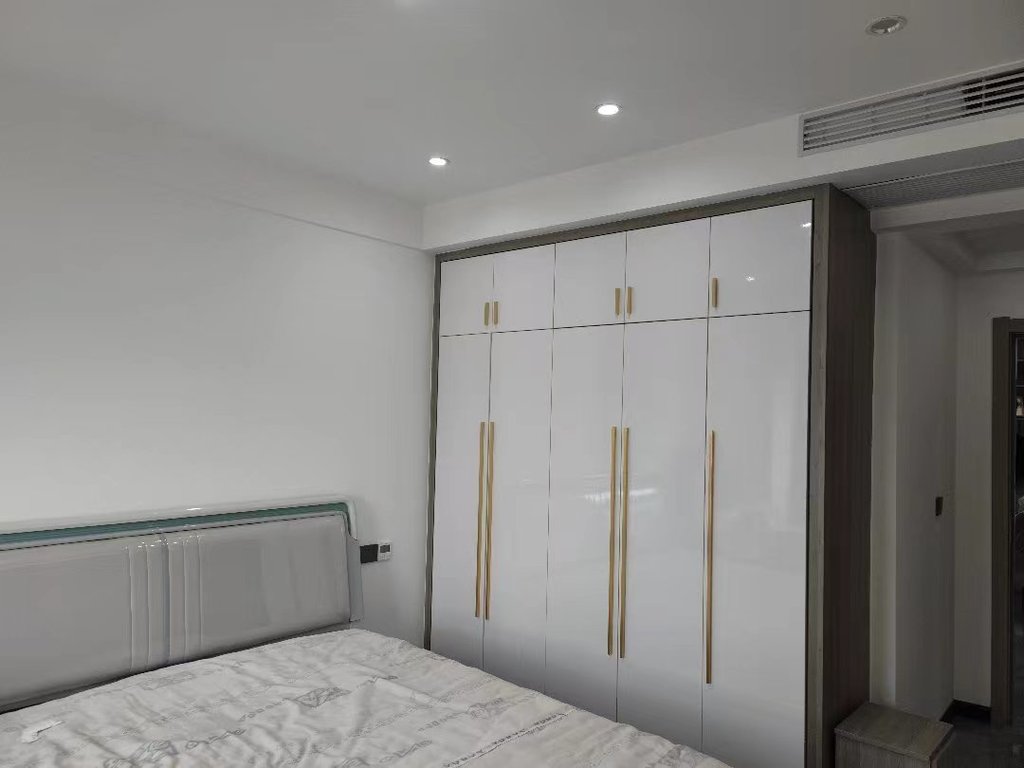 新二中二小对面森林国际城精装小三房精装毛坯价适合出租自住照顾小孩证件满二