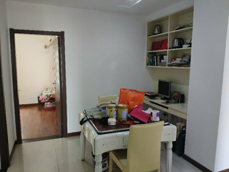 水云间精装修三房，南北通透采光好，紧邻江滩公园