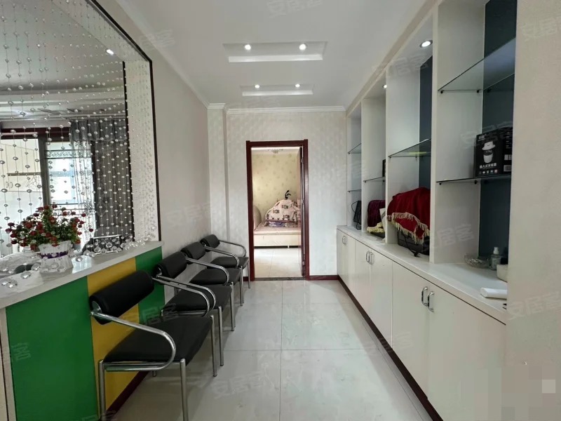 380，降价了，捡漏，翰林公馆，精装4房2厅2卫，单价3846，老证，诚心出售