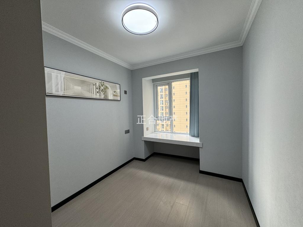 满庭春•七期，精装3房2卫，全新品牌装修，电梯中间楼层，证满二，拎包入住