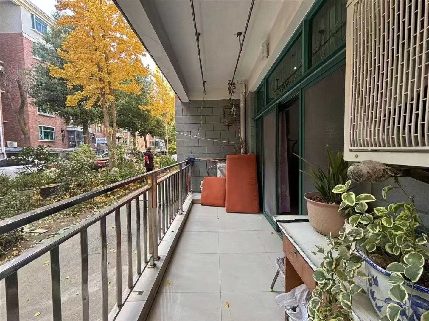 武商附近，青青家园，精装三房，一楼可养花草，价格便宜，拎包入住