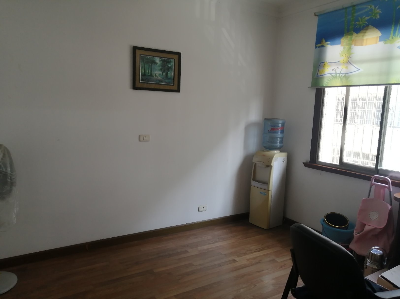 实验 正对面装修三房，步梯好楼层，带地下室