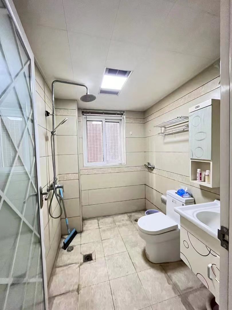 和合国际.精装三房.房子成色新.看房有钥匙