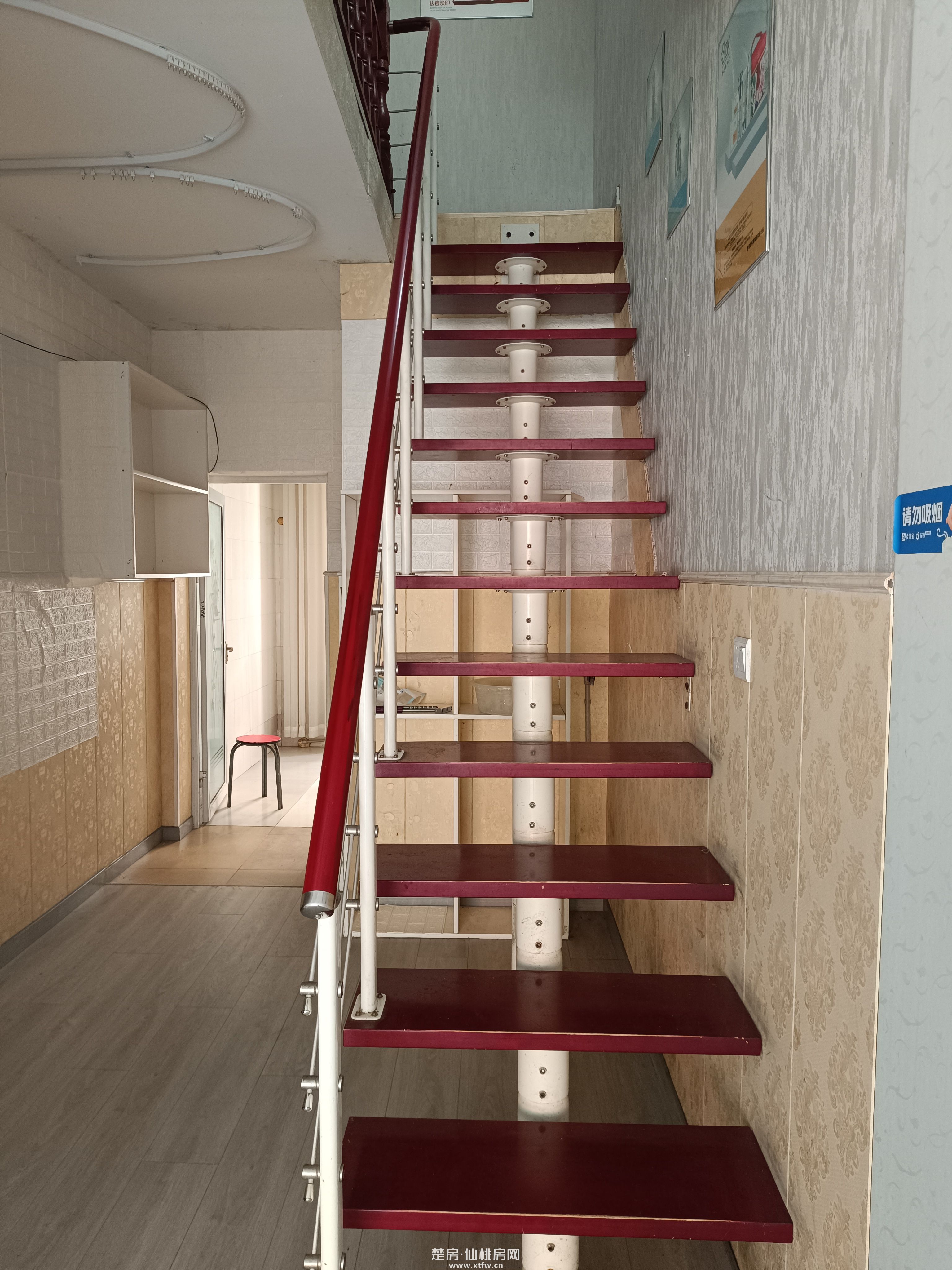 出租干河地富小区临街门面5.8米高两层