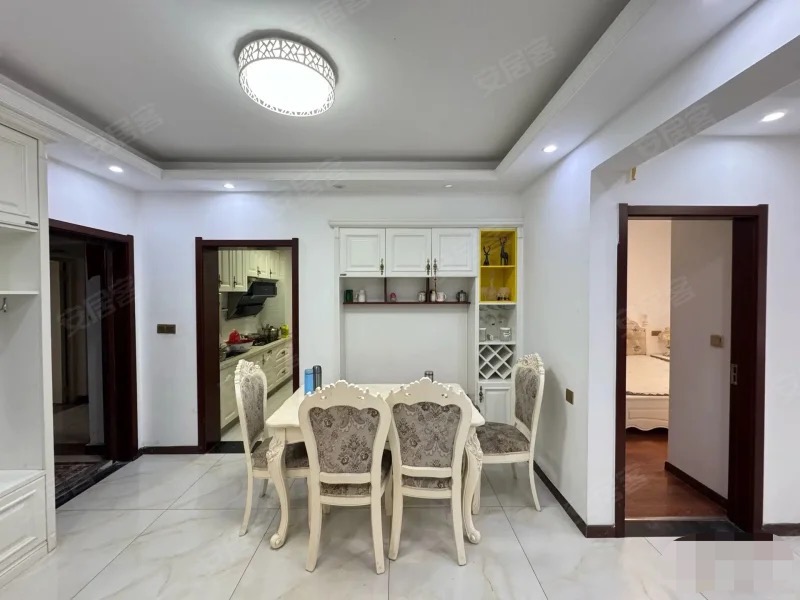 324，亏本出售，城南，元泰未来城，精装三房，9成新，中间楼层，证满二