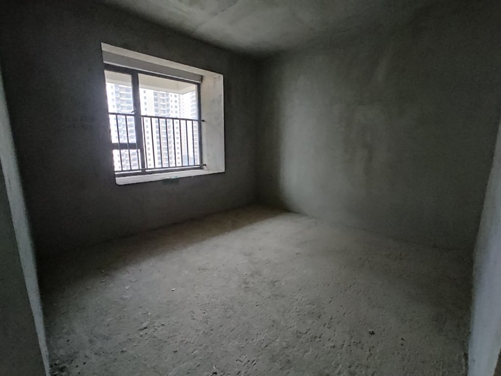 荣怀极地世家.毛坯四房.送路户花园.看房方便