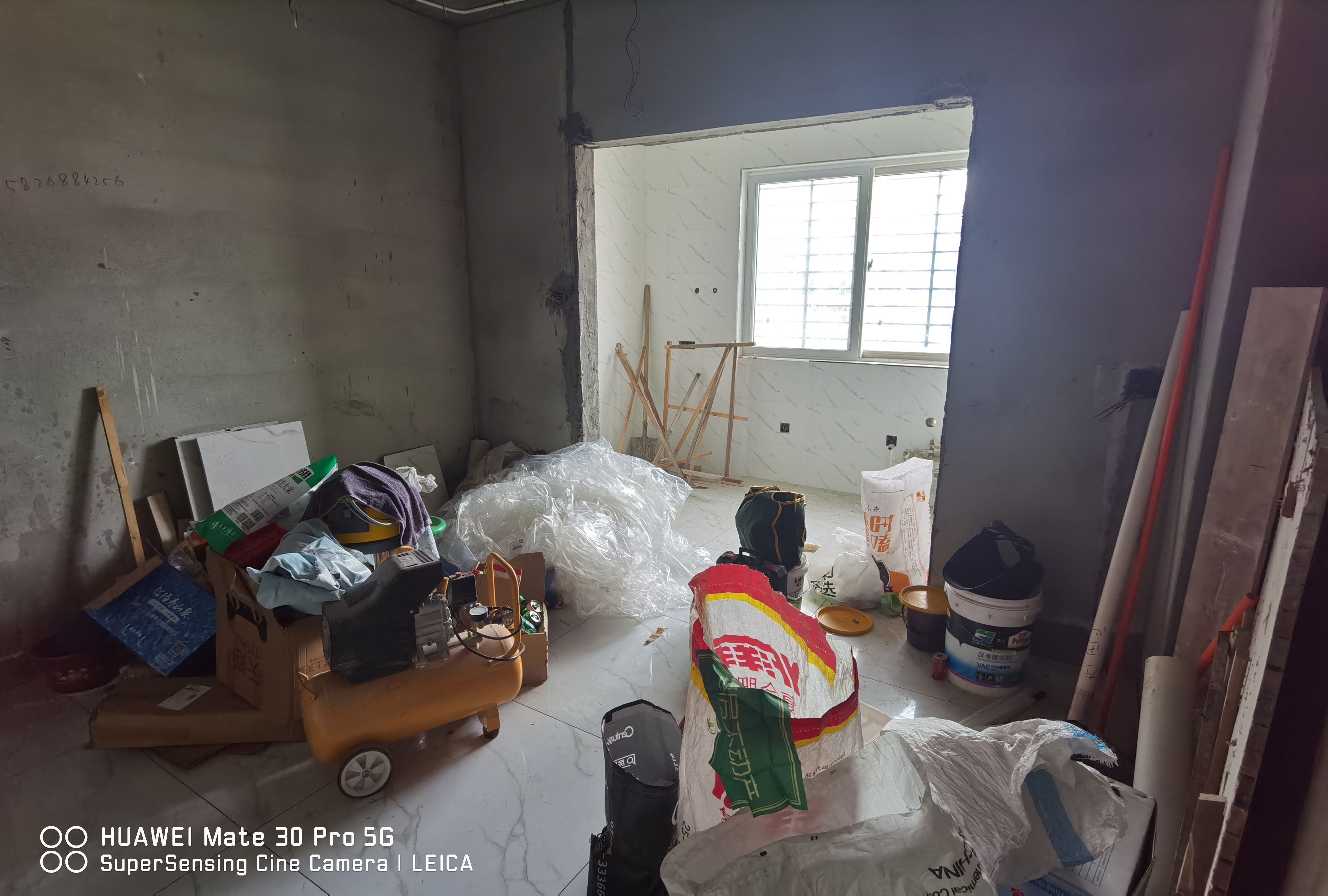 漫城林语半装修中间楼层看房方便小区环境不错出门就是伊众来电咨询吧