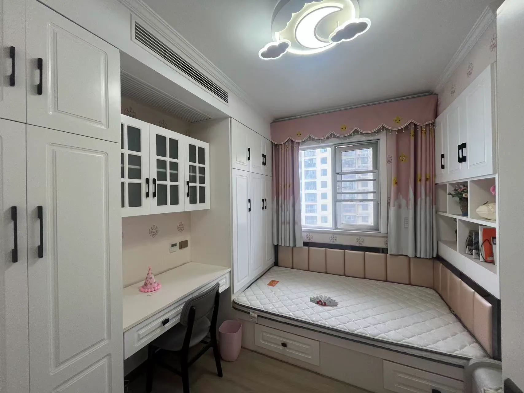 城西，满庭春，精装三房两厅两卫，成色新，电梯好楼层，证满二