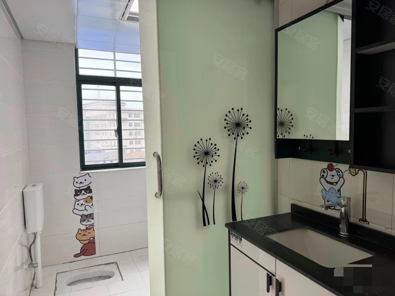 降价了，捡漏，步行街附近,电梯5楼，单价4600，精装三房二卫，实验二小