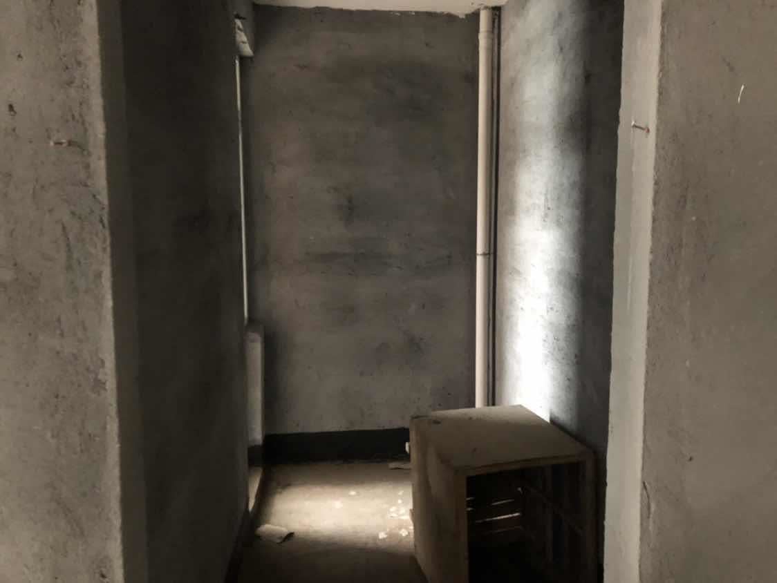 碧桂园旁，现代明珠新城，全新毛坯，诚意出售，看房有钥匙