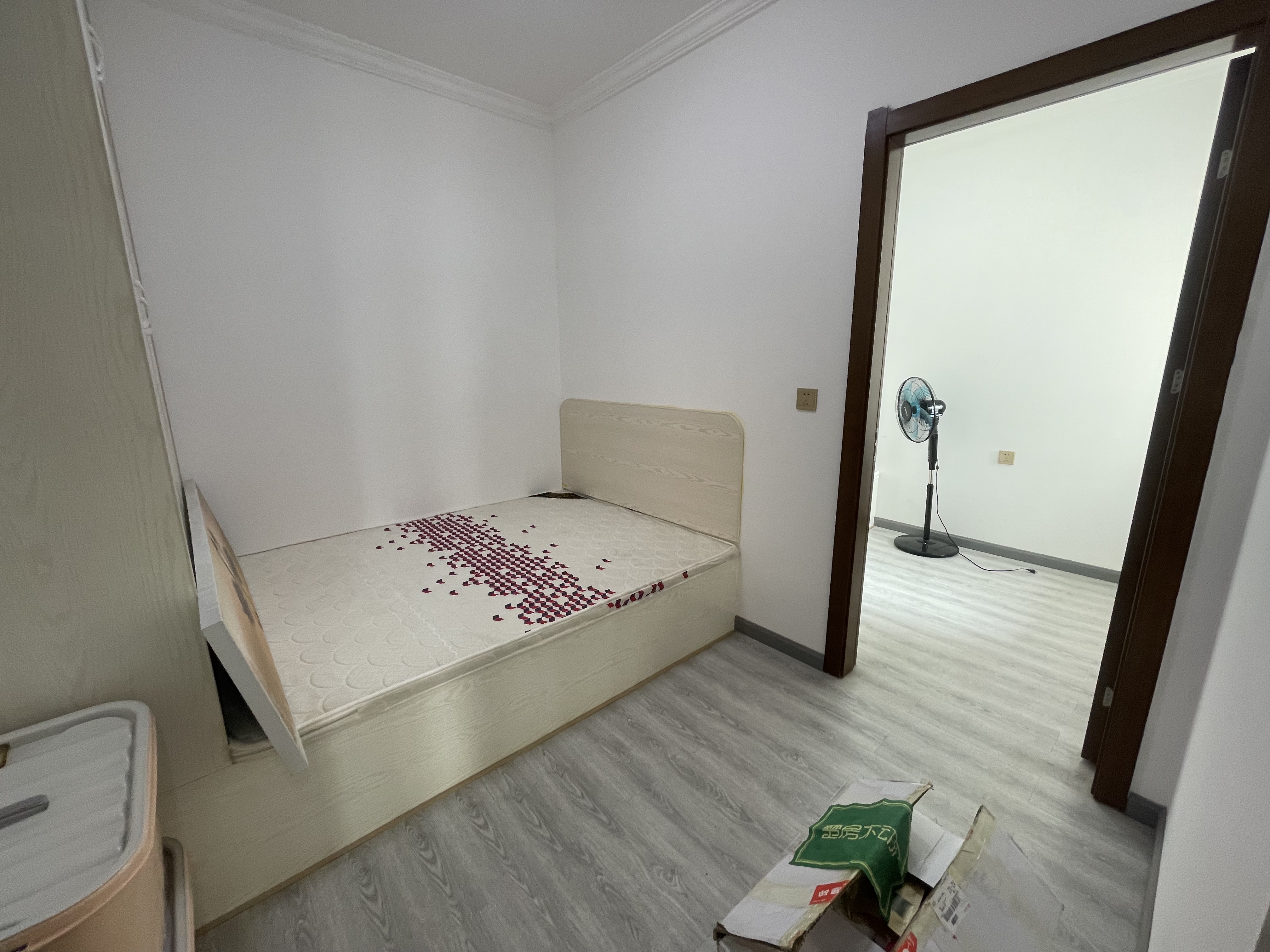 满庭春好楼层带供暖精装小三房冬暖夏凉出行方便