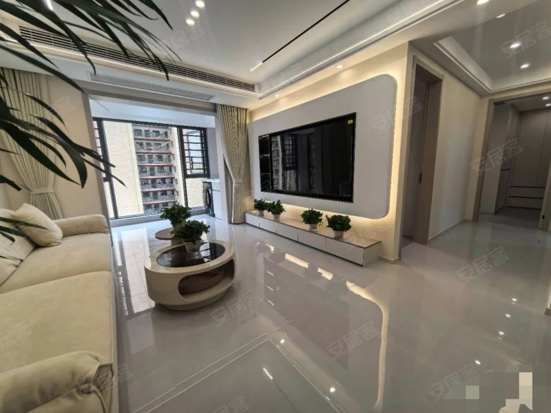 沔阳悦府，送车位，电梯8楼，老证。精装三房二厅二卫，中央空调，领包入住