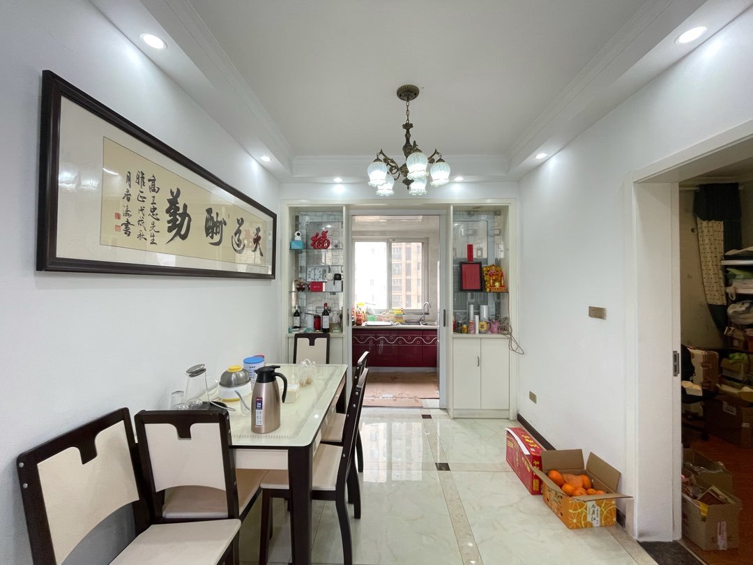 城西锦绣江山精装三房，中间楼层，拎包入住