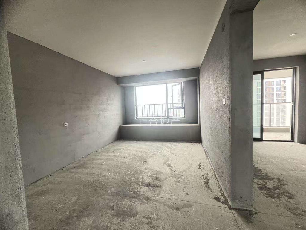 捡漏，城南，吾‮广悦‬场，包满二，不是‬顶楼，好楼层。诚心出售