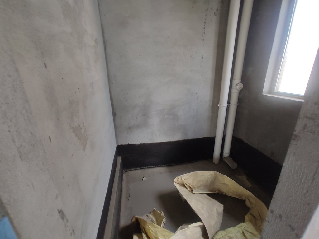 新城一号五期.毛坯三房送路户花园.三开间朝南.看房方便