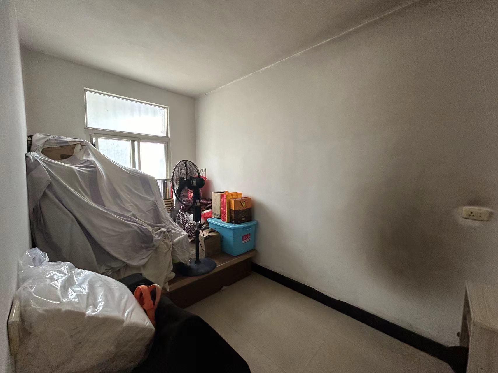 银鑫小区.小区有出场好停车.证件满二.看房方便