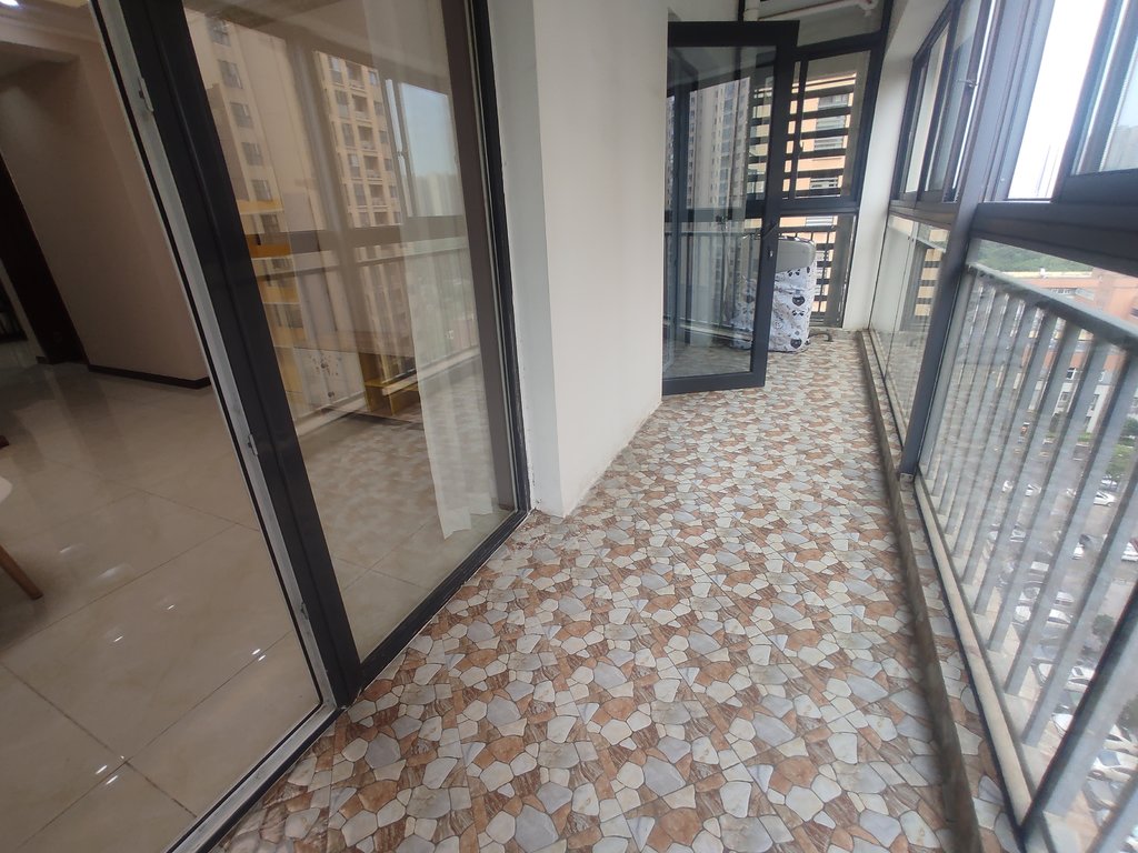 满庭春.精装供暖三房.中间楼层.证件满二.看房方便