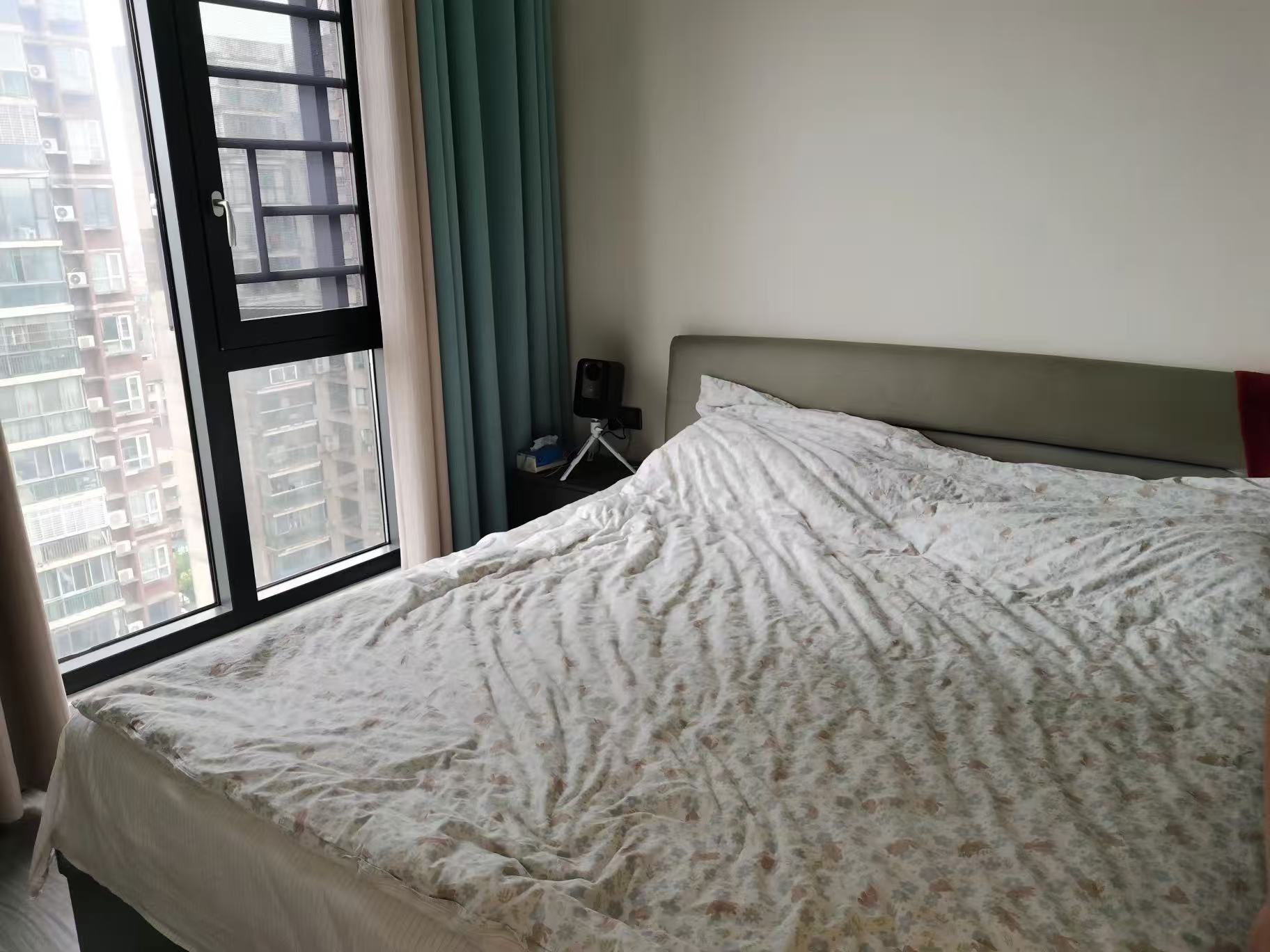 天下城市星座，成色新，品质装修家居家电齐全，中高楼层，采光很好，诚心出售！！