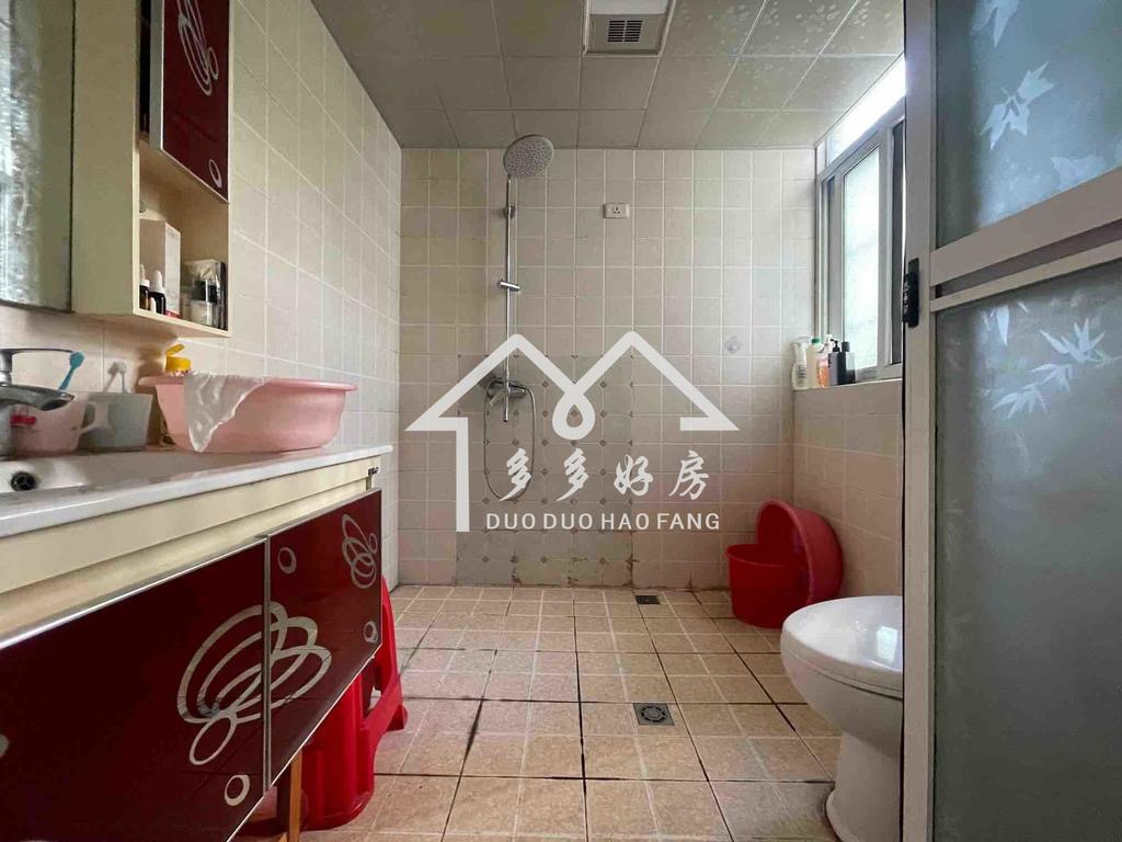 世纪雅苑，带装修，房东很爱惜，保养不错，家具家电齐全，直接拎包入住，单J4000，带装修