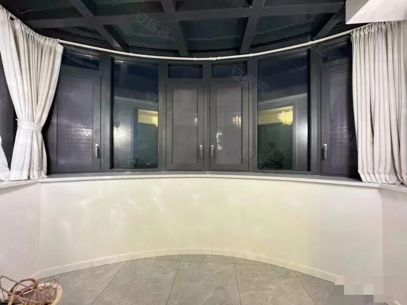 298，城南，品质小区，御台公馆，边户精装两房+阳光房，东边户，成色新，南北通透，几乎未住