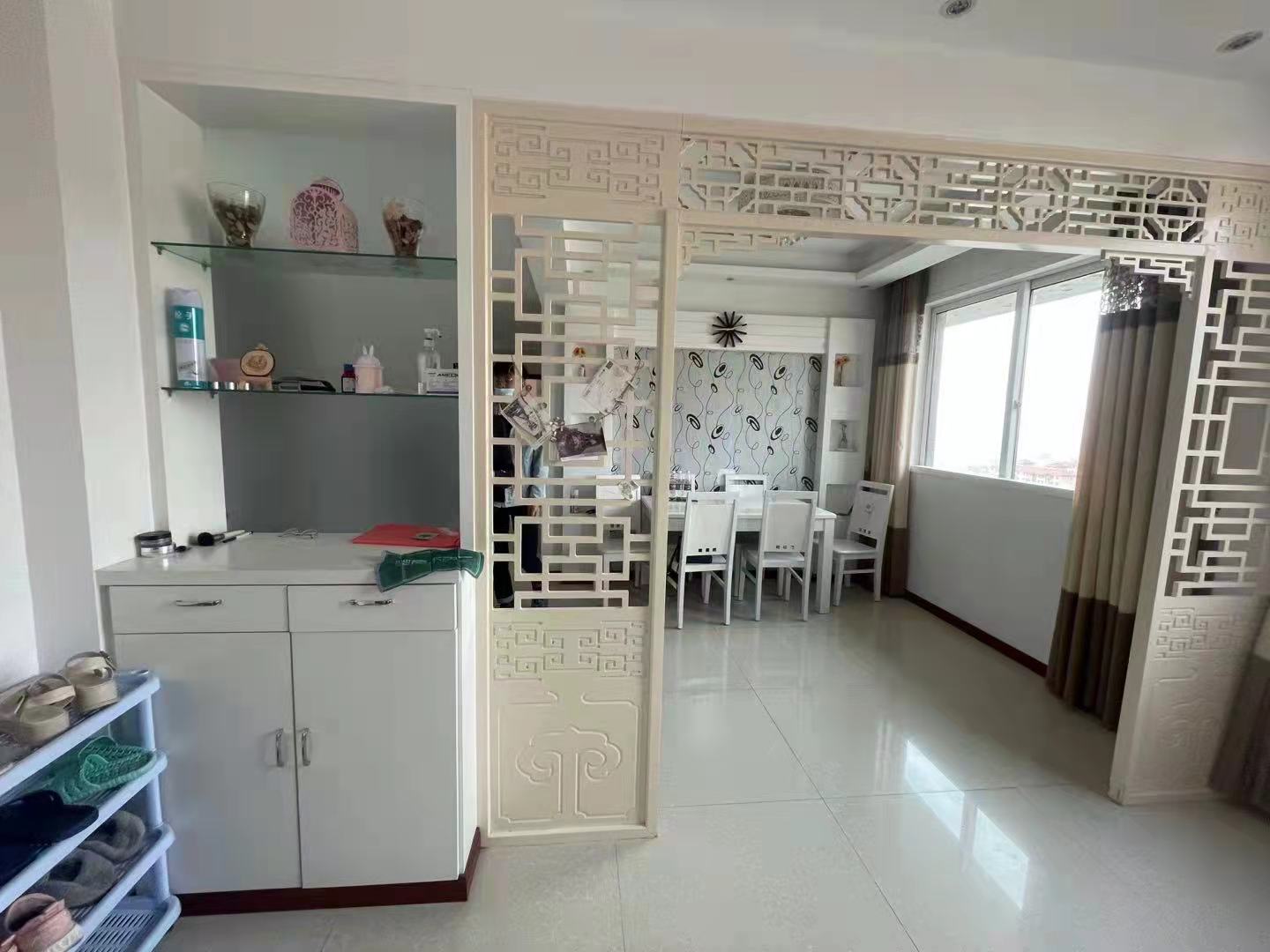 世纪雅园精装三房，户型通透采光好