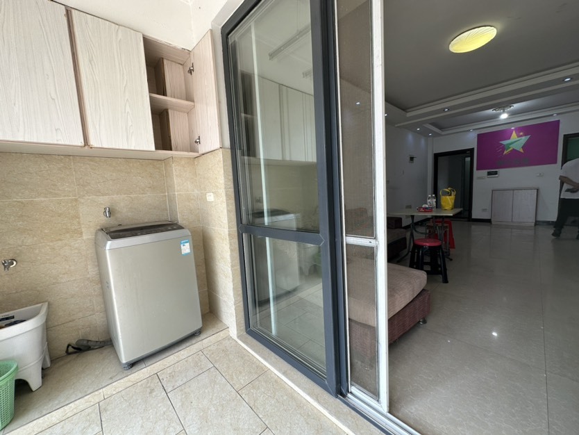 翰林公馆3室2厅1卫精装修家具家电全配1600元优价出租