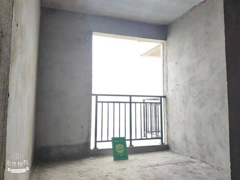 蓝天新城毛坯大三房发财楼层户型通透采光好