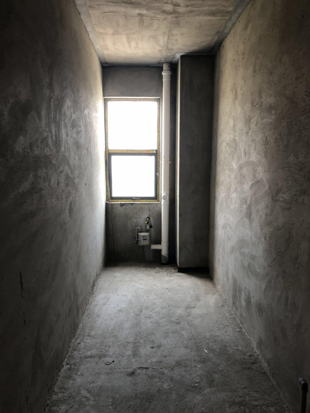 元泰未来城B区南北通透端头房源彩光明亮，景观阳台